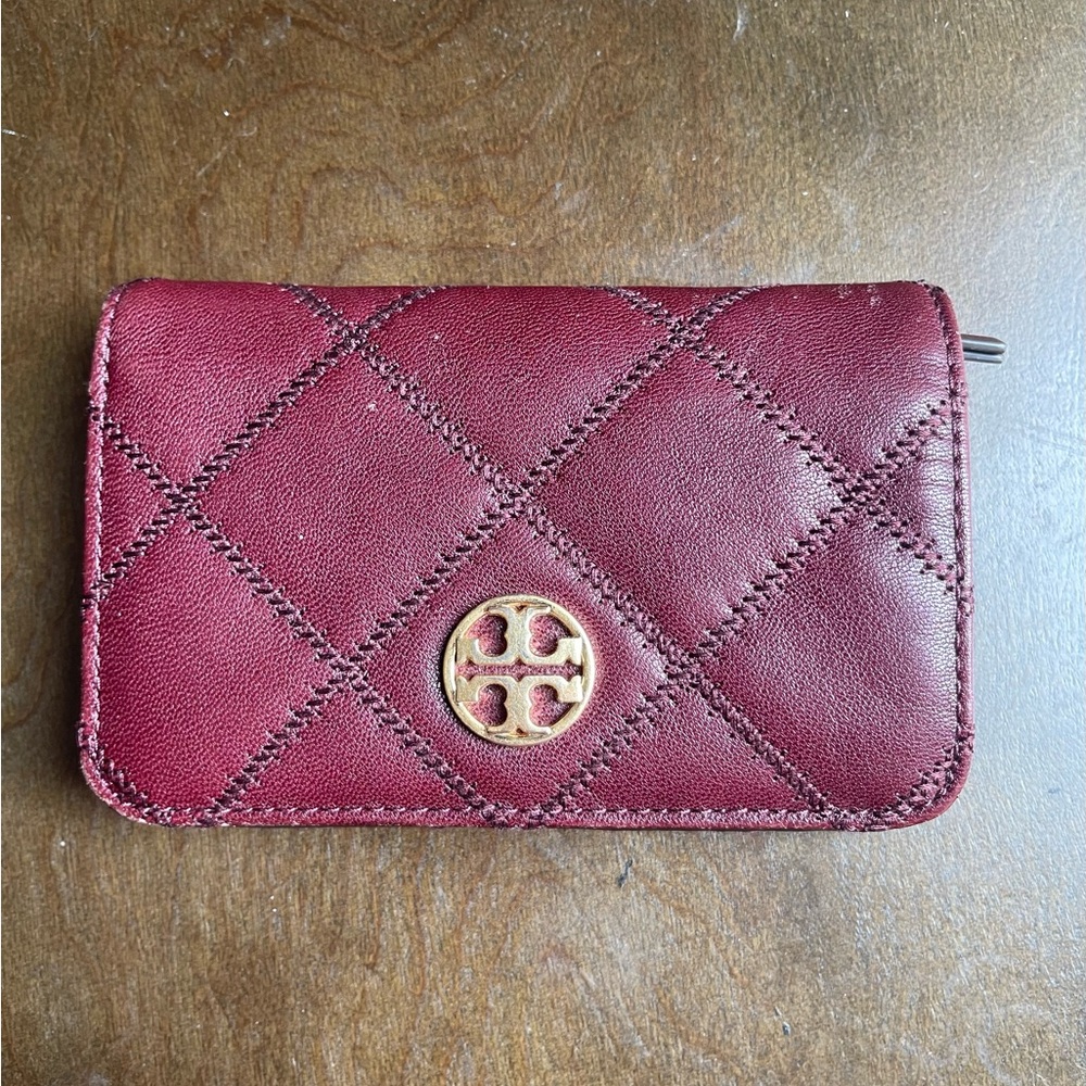 Tory Burch - Wine colored quilted medium size wallet - GUC